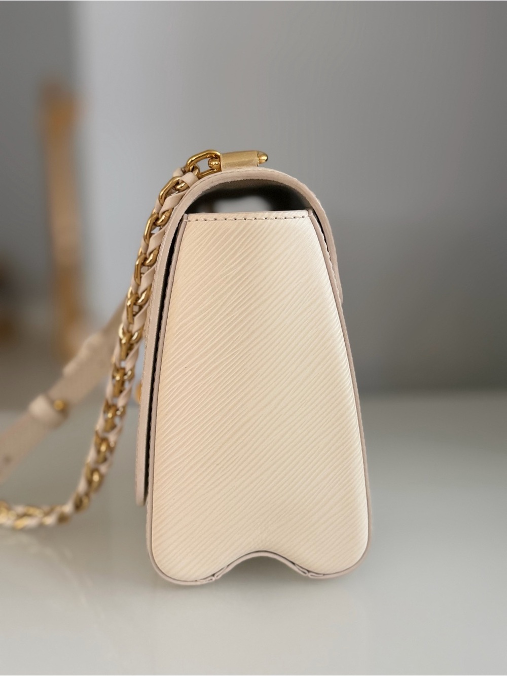 Louis Vuitton Twist MM – White Epi Leather - Picture 4 of 10